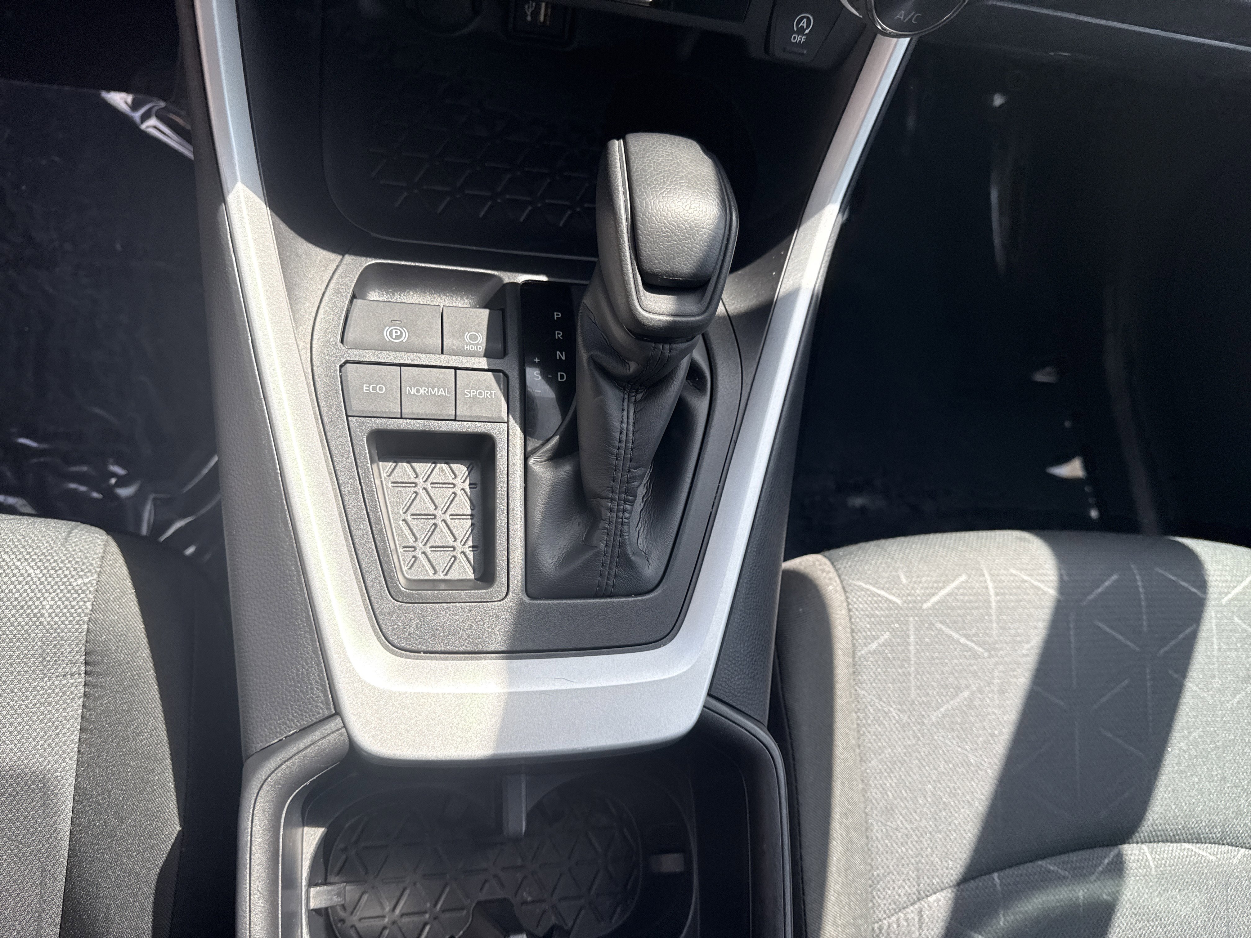 Used 2025 Toyota RAV4 XLE image 25