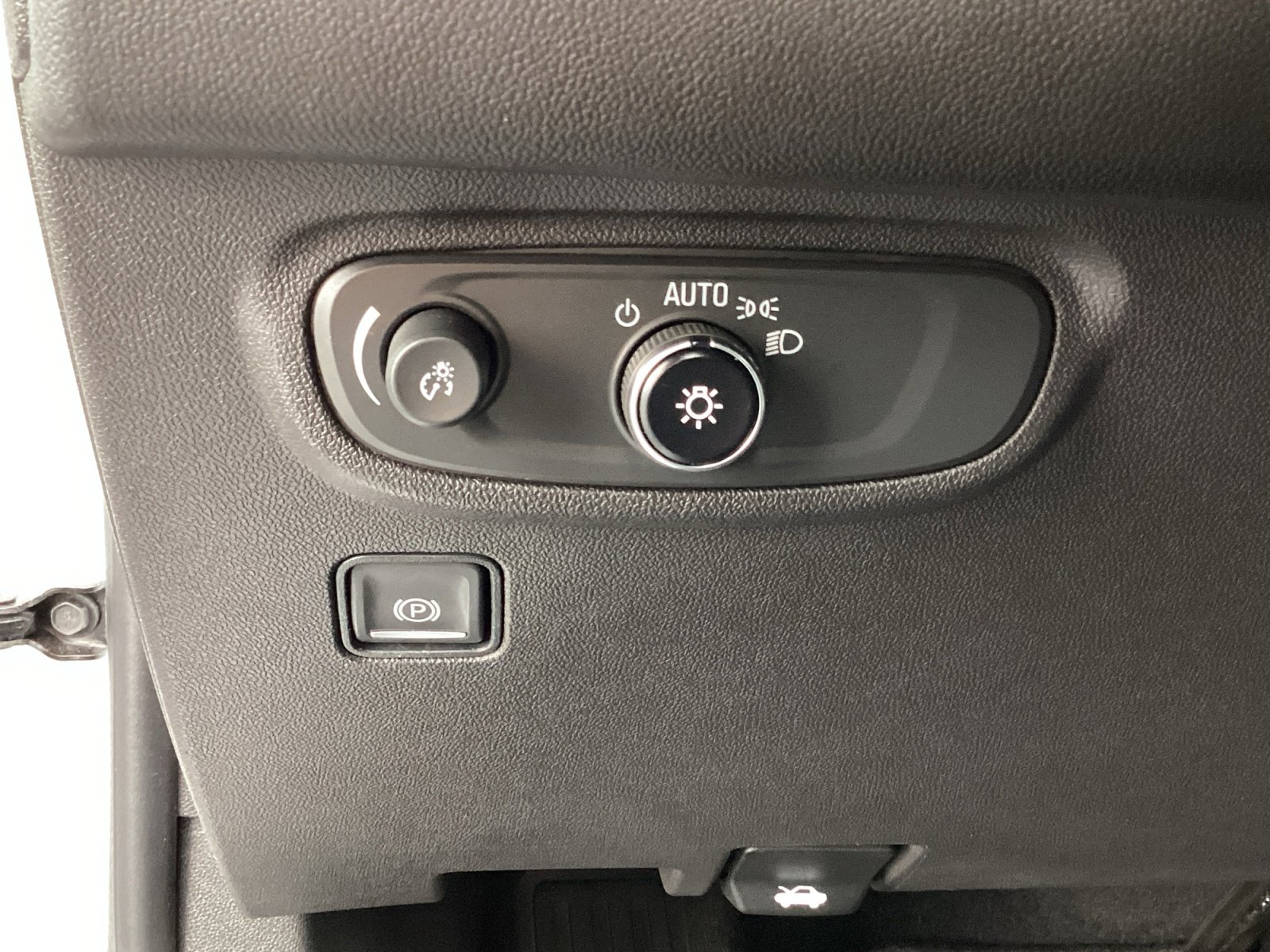 Used 2023 GMC Terrain SLE w/ Driver Convenience Package image 29