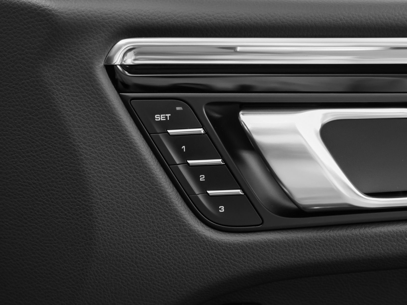 Certified 2025 Porsche Macan image 20