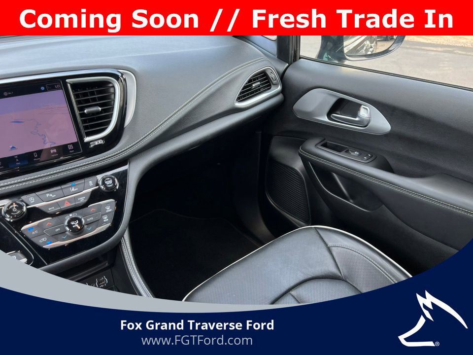 Used 2025 Chrysler Pacifica Limited FWD image 33