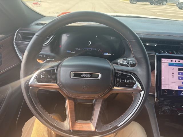 Used 2023 Jeep Grand Cherokee L Summit w/ Luxury Tech Group V image 32