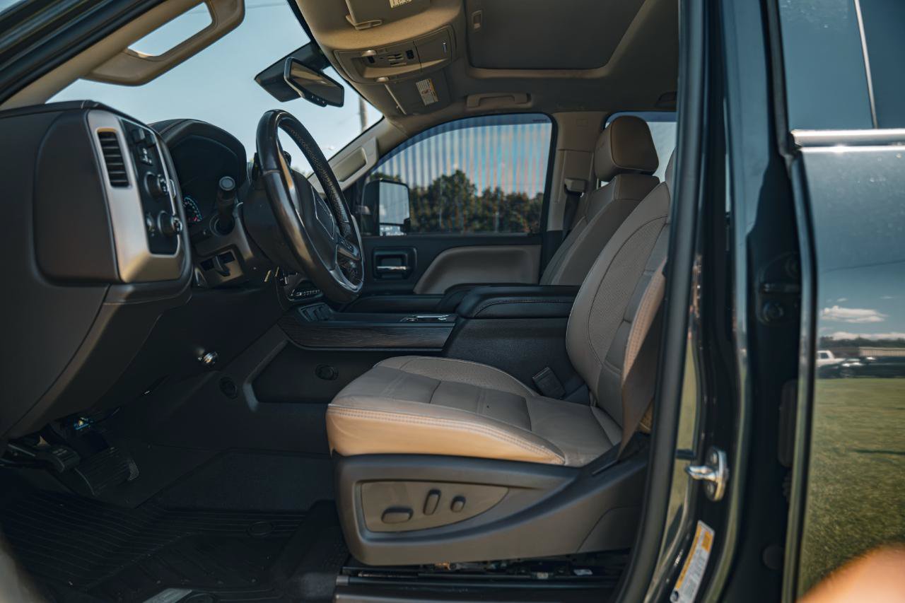 Used 2019 GMC Sierra 2500 Denali w/ Duramax Plus Package AWD/4WD image 19