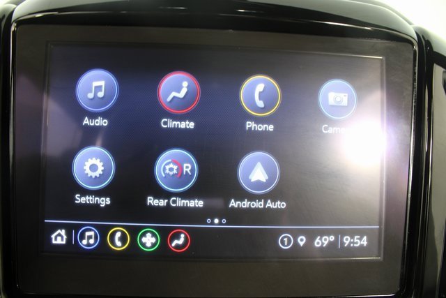 Used 2023 Chevrolet Traverse LT w/ Rear Camera Mirror Package image 6