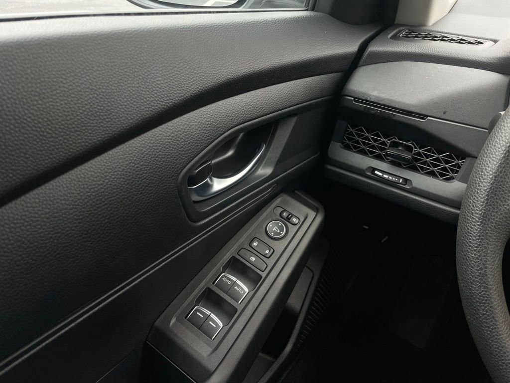 Certified 2025 Honda Accord LX image 22