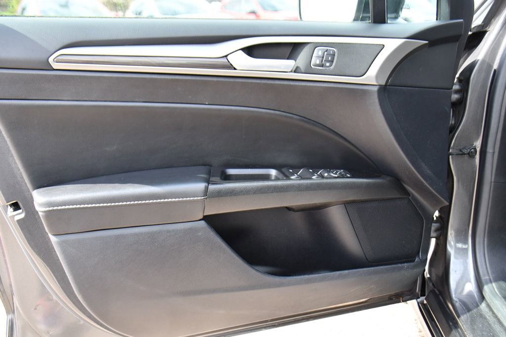 Used 2020 Ford Fusion SEL FWD image 22