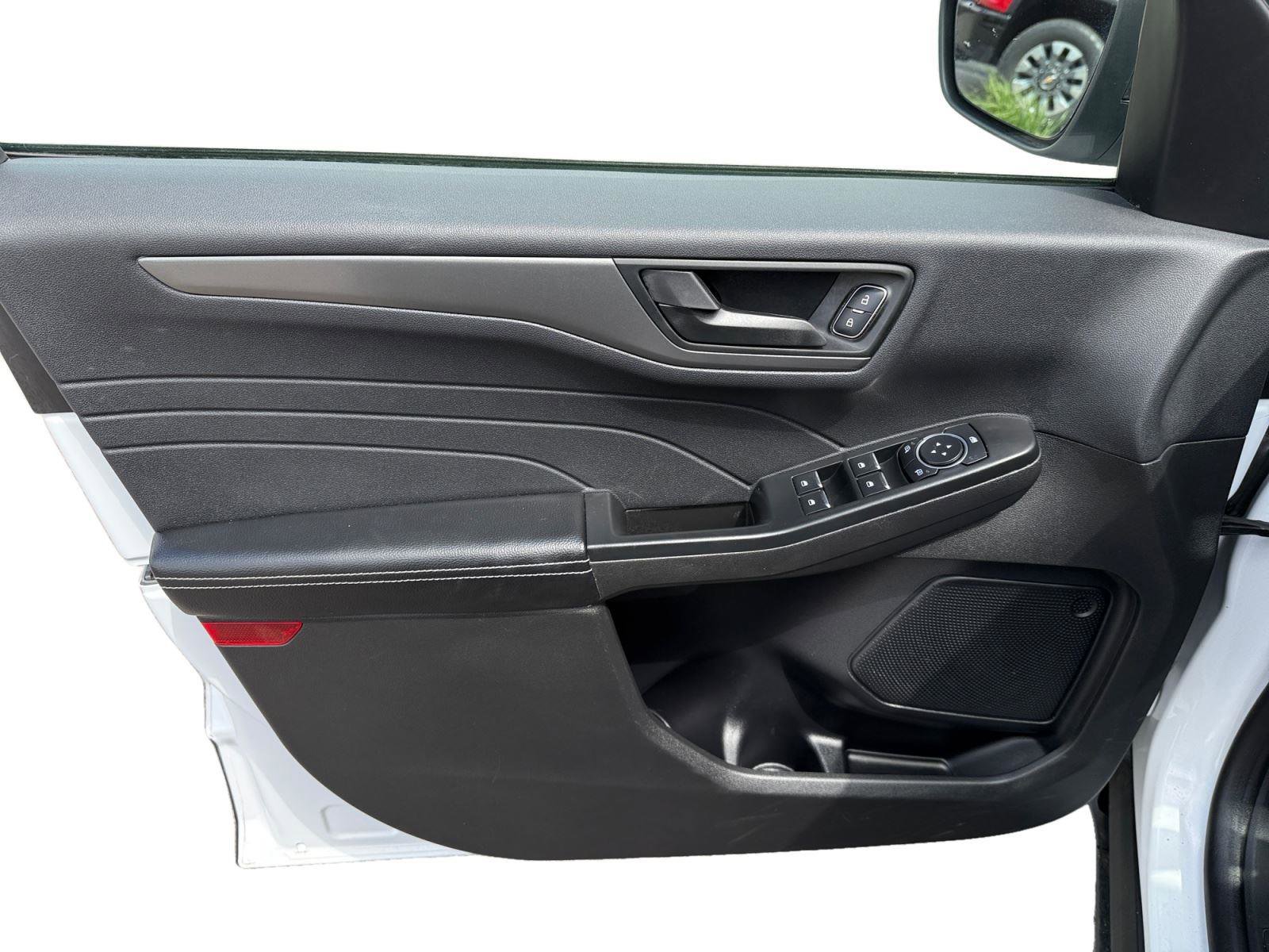 Used 2025 Ford Escape Active AWD/4WD image 9