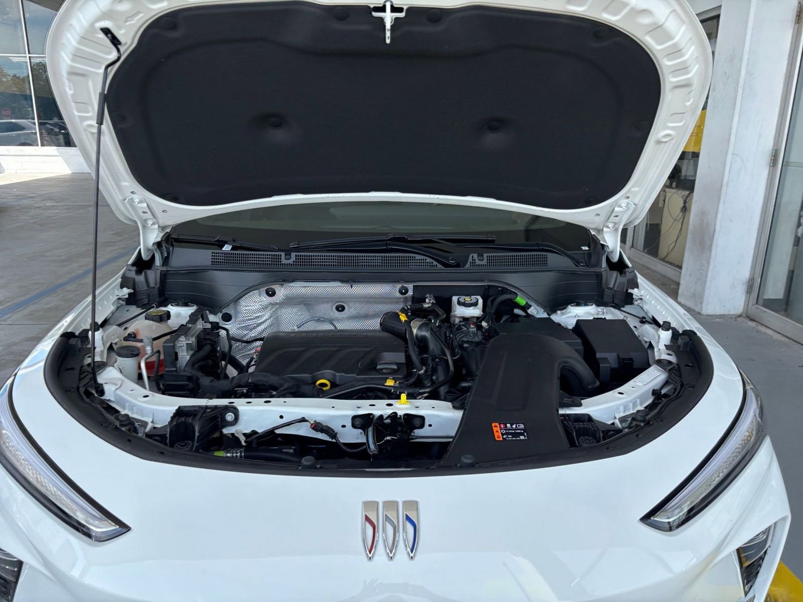 Used 2025 Buick Envista Sport Touring image 32