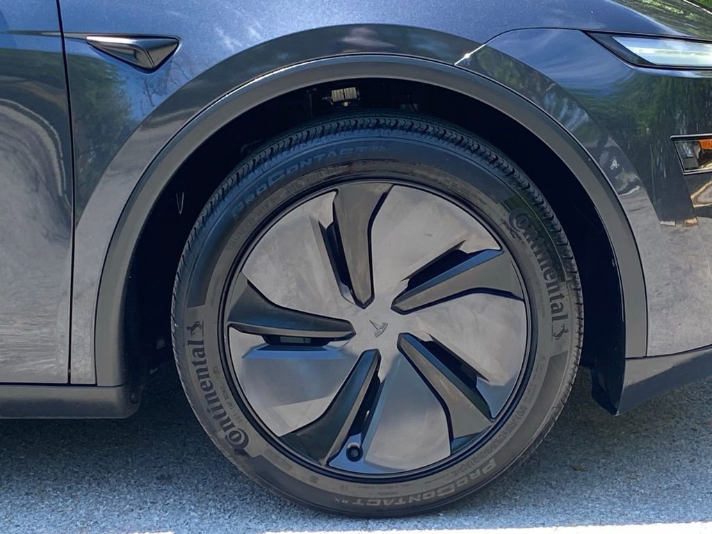 Used 2026 Tesla Model Y Long Range image 10