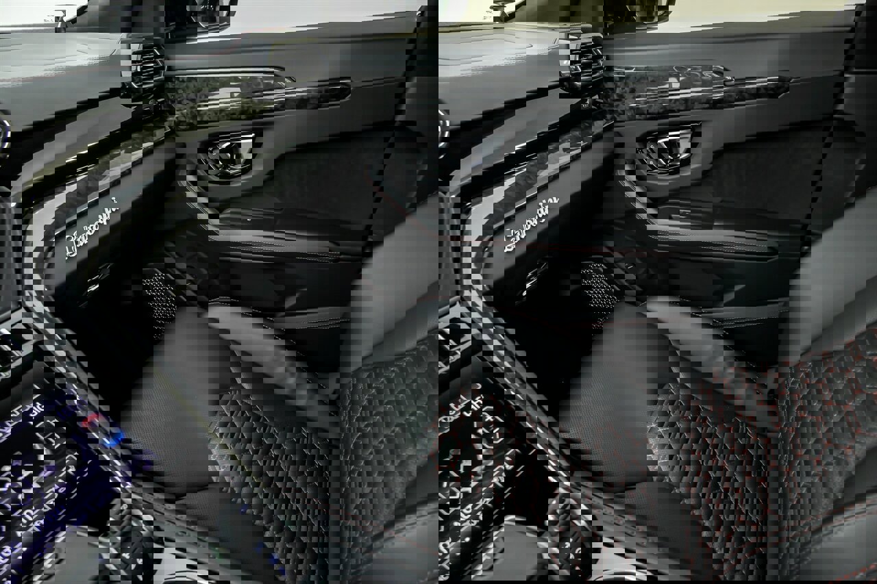 Used 2019 Lamborghini Urus image 46