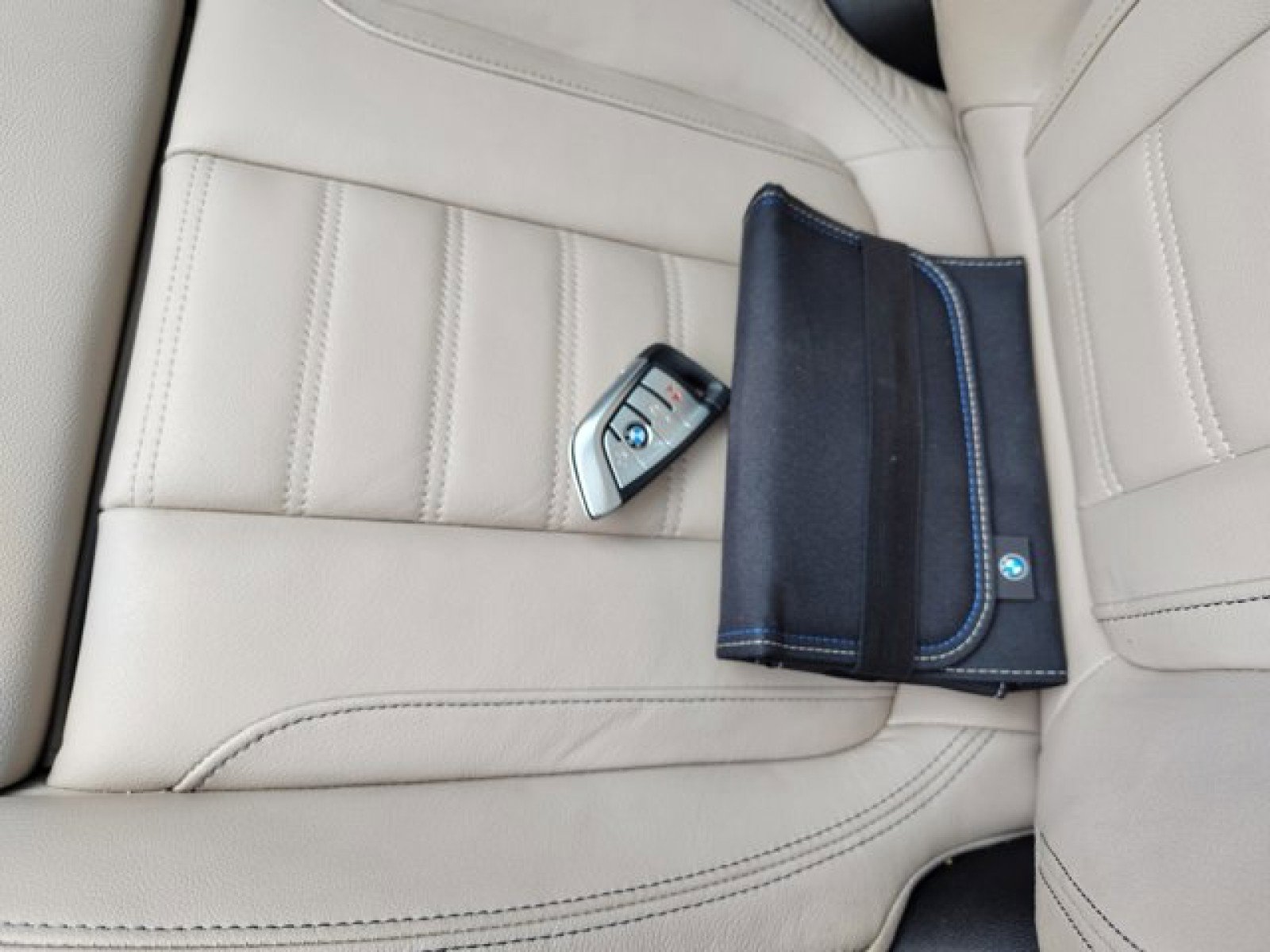 Used 2023 BMW i4 eDrive40 w/ M Sport Package image 22