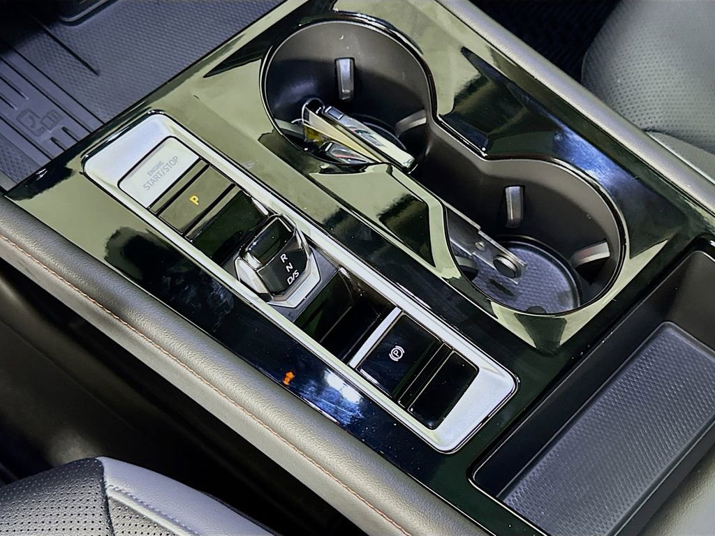 Used 2025 Volkswagen Atlas Peak Edition SE AWD/4WD image 17