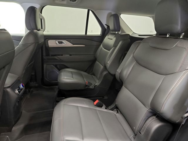 Used 2025 Ford Explorer Active w/ Active Comfort Package image 27