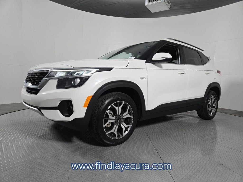 Used 2023 Kia Seltos EX image 2