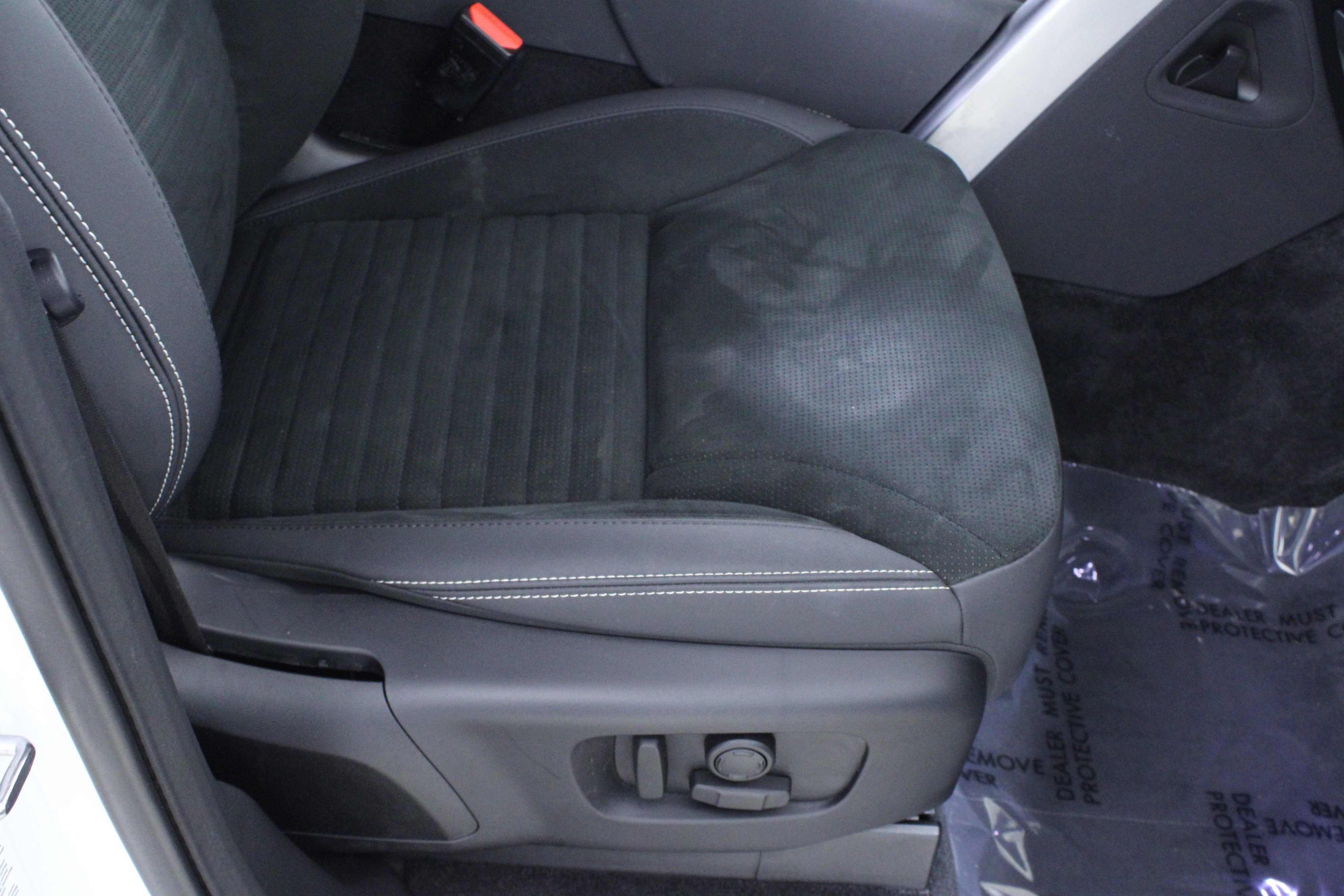 Used 2023 Land Rover Discovery S R-Dynamic image 18