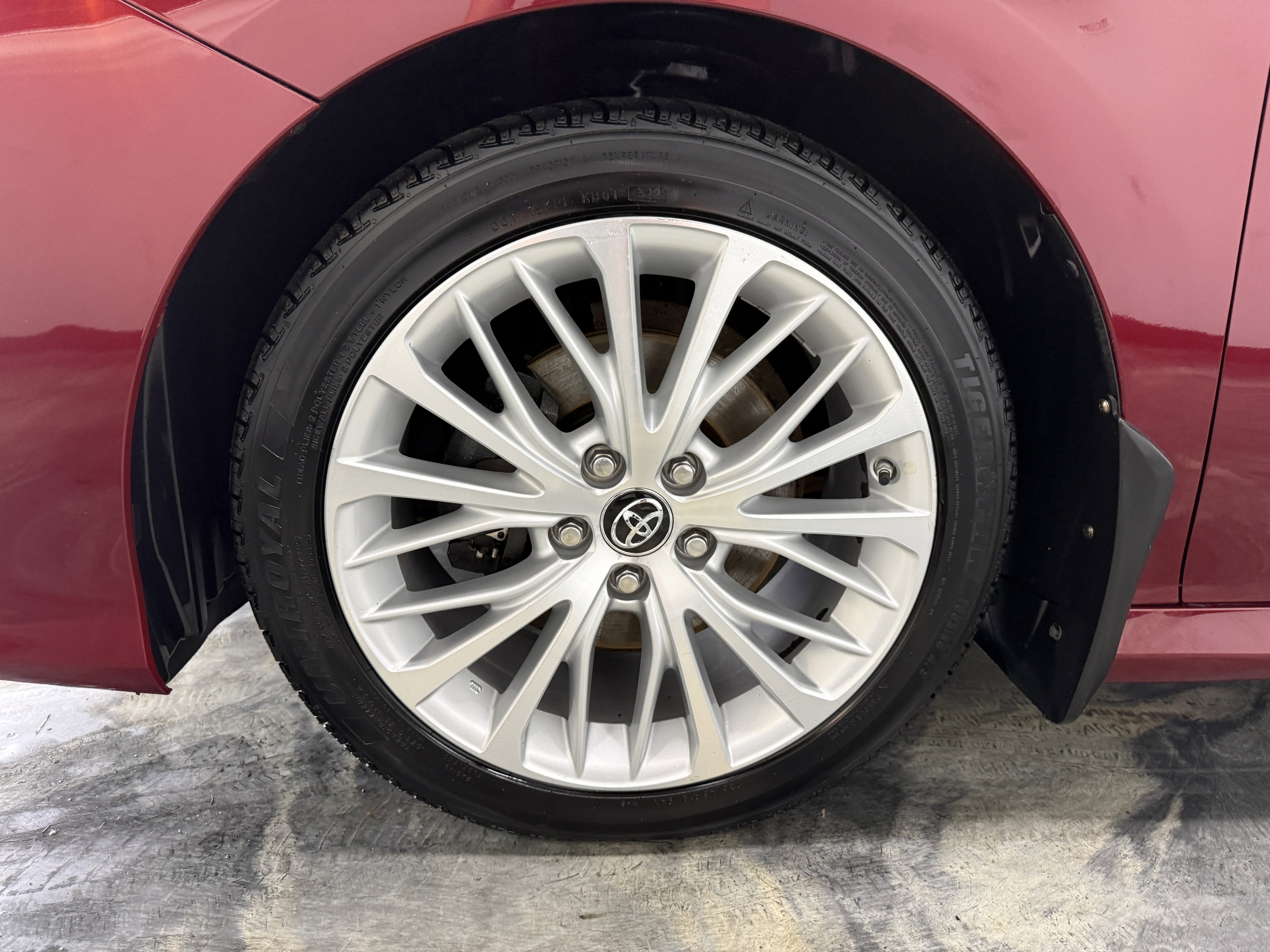 Used 2018 Toyota Camry XLE FWD image 26