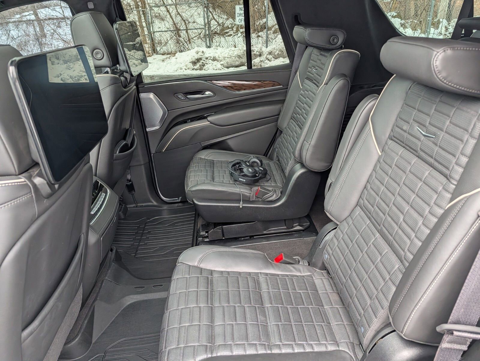 Certified 2024 Cadillac Escalade Sport Platinum w/ LPO, ONYX Package image 34