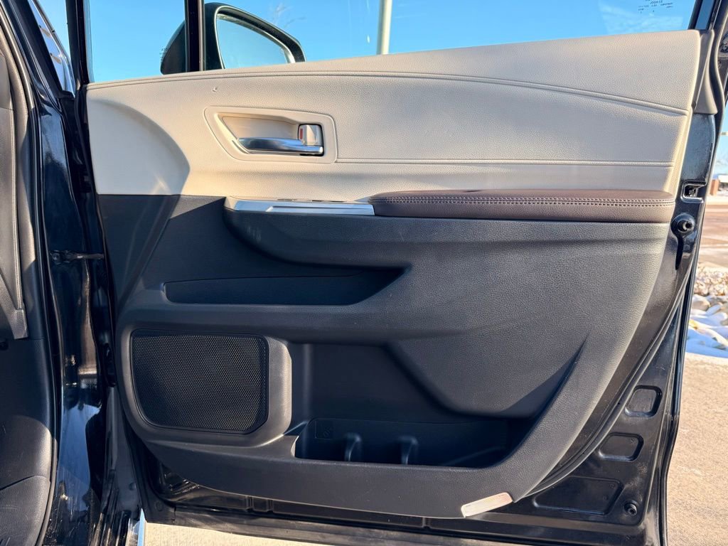 Used 2022 Toyota Sienna Platinum image 31