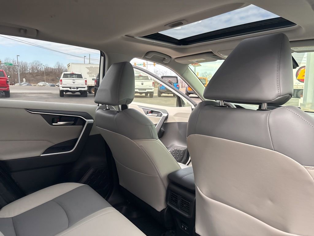 Used 2020 Toyota RAV4 XLE Premium image 34