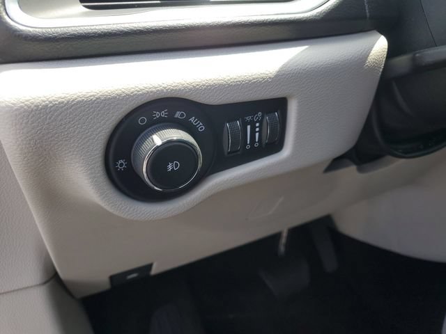 Used 2018 Chrysler Pacifica Touring-L Plus FWD image 18
