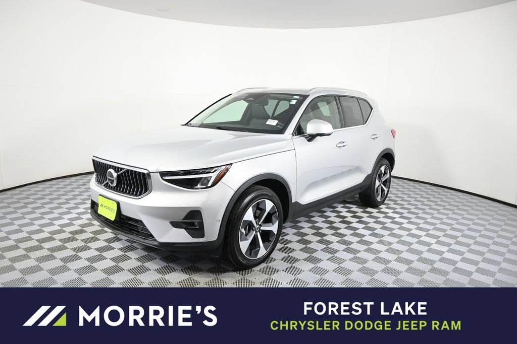 Used 2024 Volvo XC40 B5 Plus AWD/4WD image 1