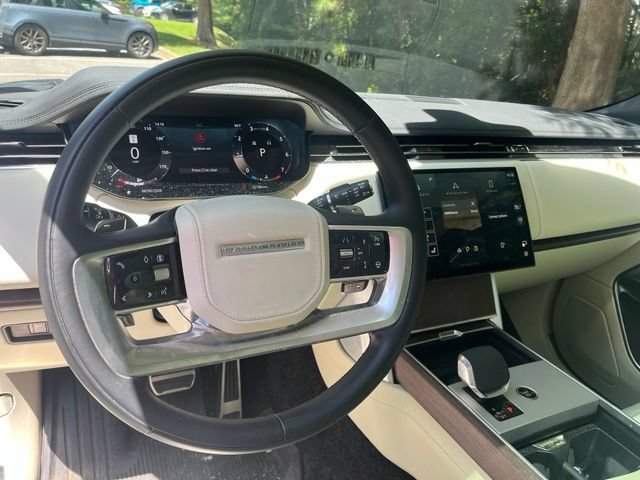 Certified 2025 Land Rover Range Rover SE AWD/4WD image 6