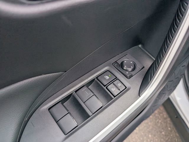 Used 2025 Toyota RAV4 LE image 16