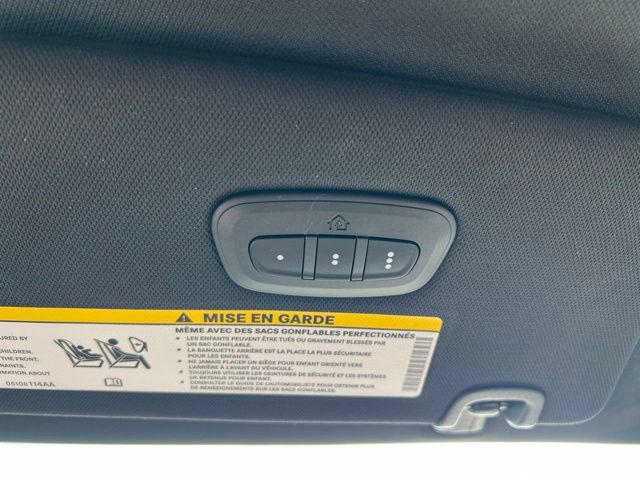 Used 2025 Chrysler Pacifica Limited FWD image 24