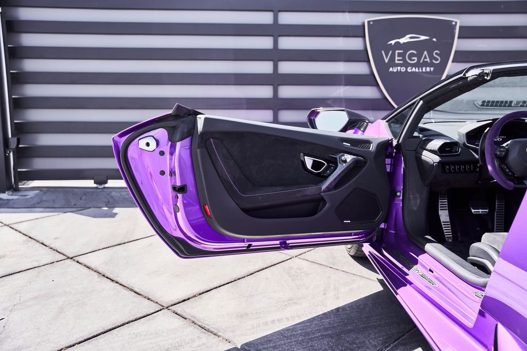 Used 2024 Lamborghini Huracan EVO image 32