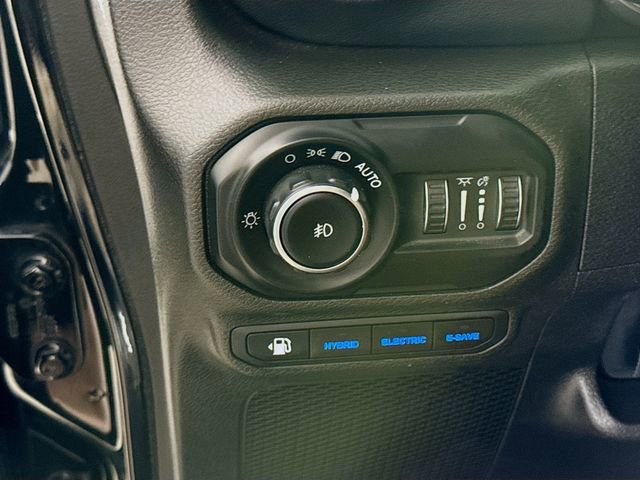 Used 2022 Jeep Wrangler Unlimited Sahara w/ Cold Weather Group image 10