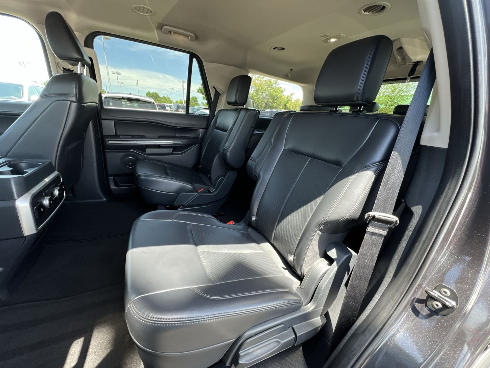 Used 2024 Ford Expedition XLT AWD/4WD image 32