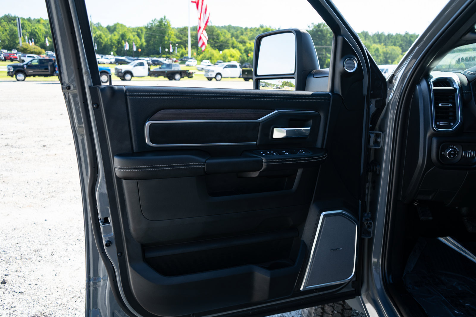 New 2026 RAM 4500 4x4 Crew Cab DRW w/ Laramie Trim Package image 15