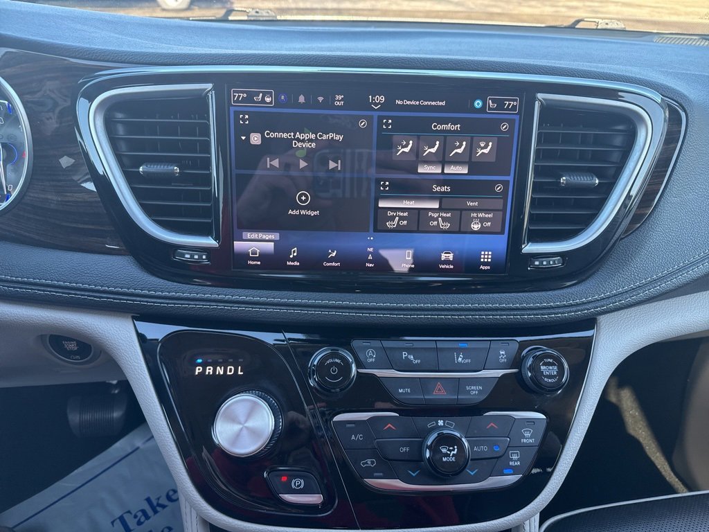 Used 2024 Chrysler Pacifica Limited image 4