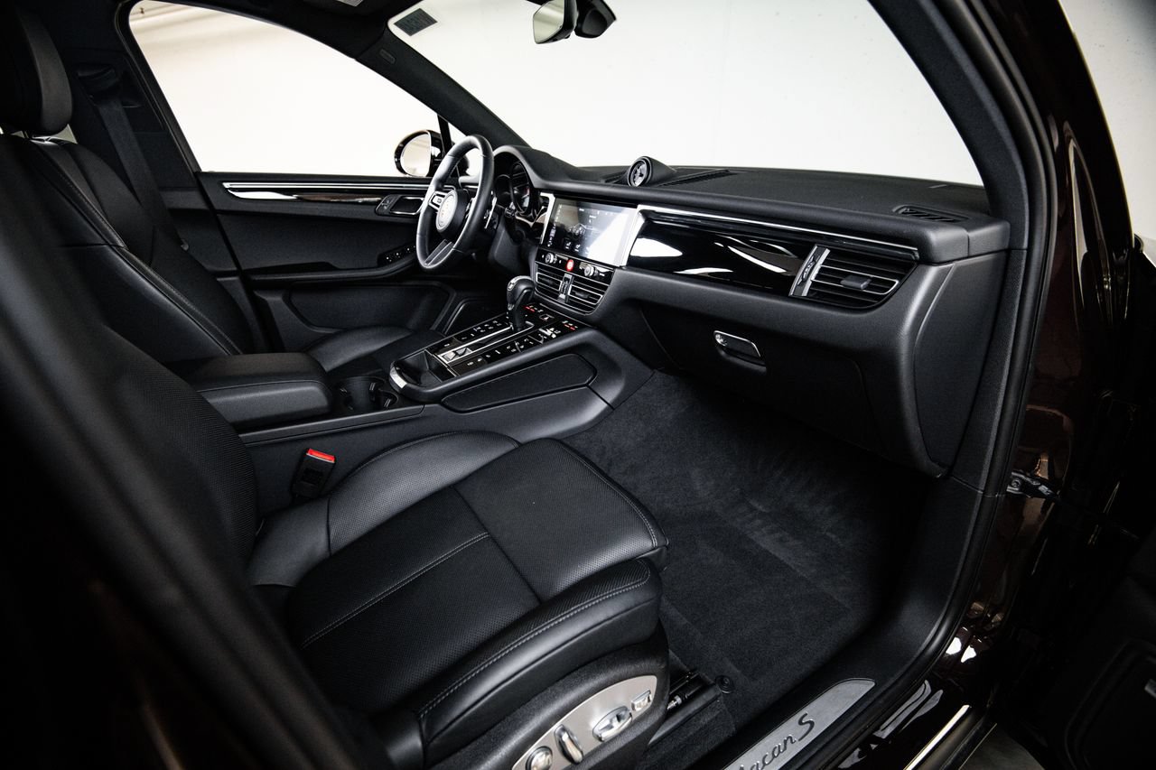 Certified 2026 Porsche Macan S AWD/4WD image 28