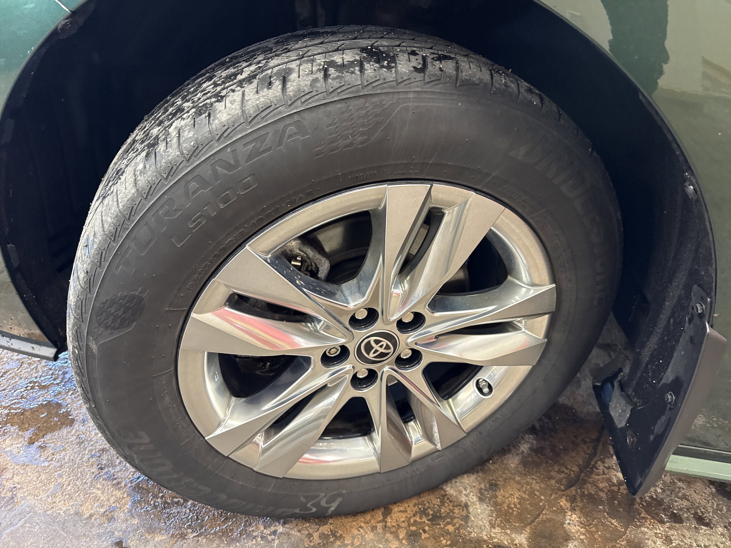 Used 2024 Toyota Sienna XLE w/ XLE Plus Package AWD/4WD image 4