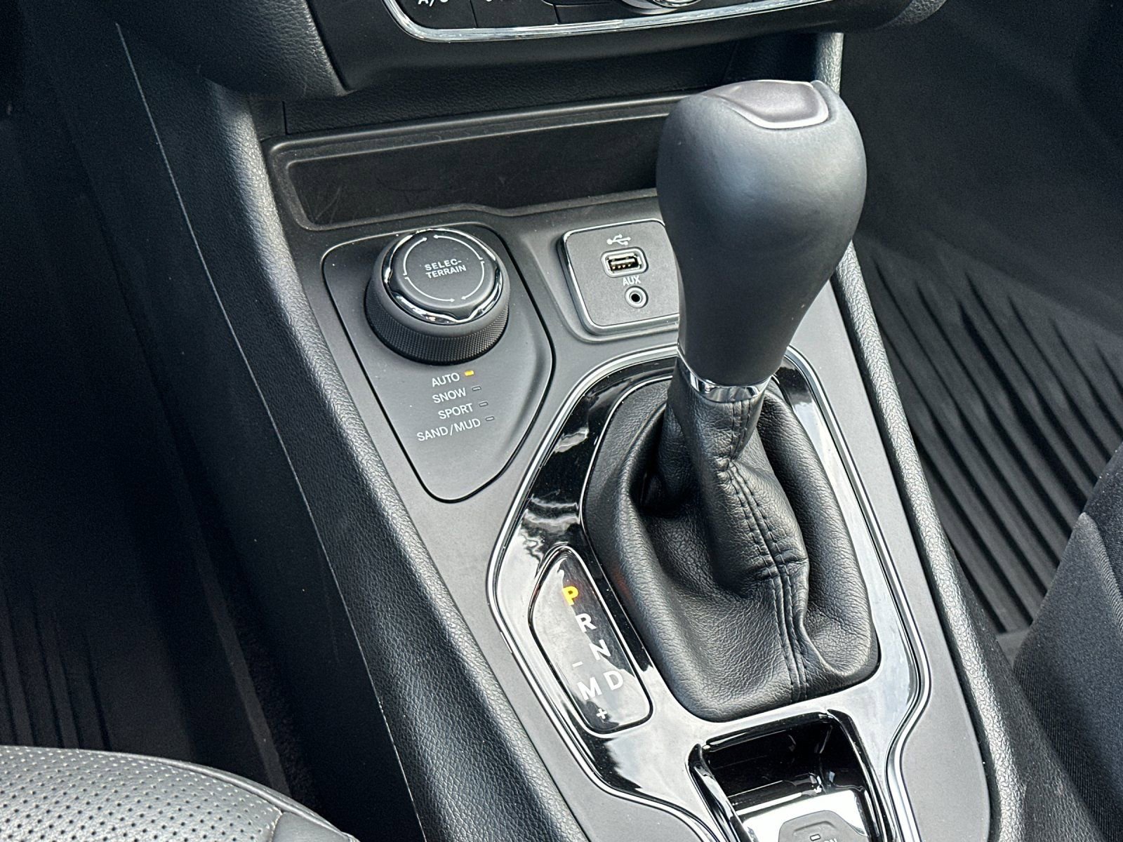 Used 2019 Jeep Cherokee Limited w/ Luxury Group image 21