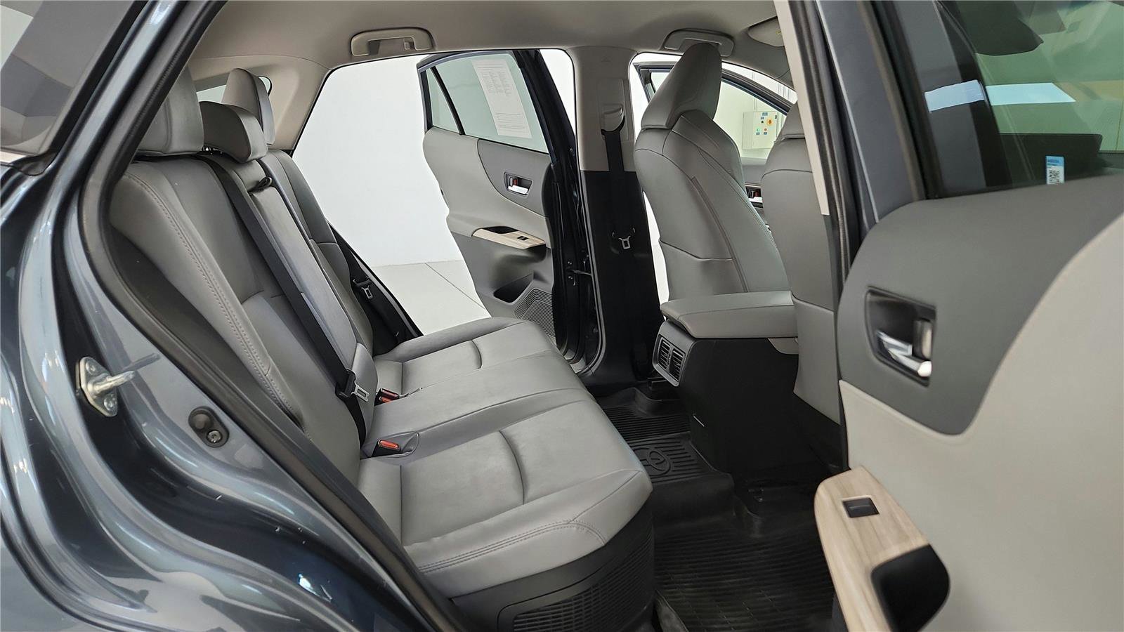 Certified 2022 Toyota Venza XLE image 18