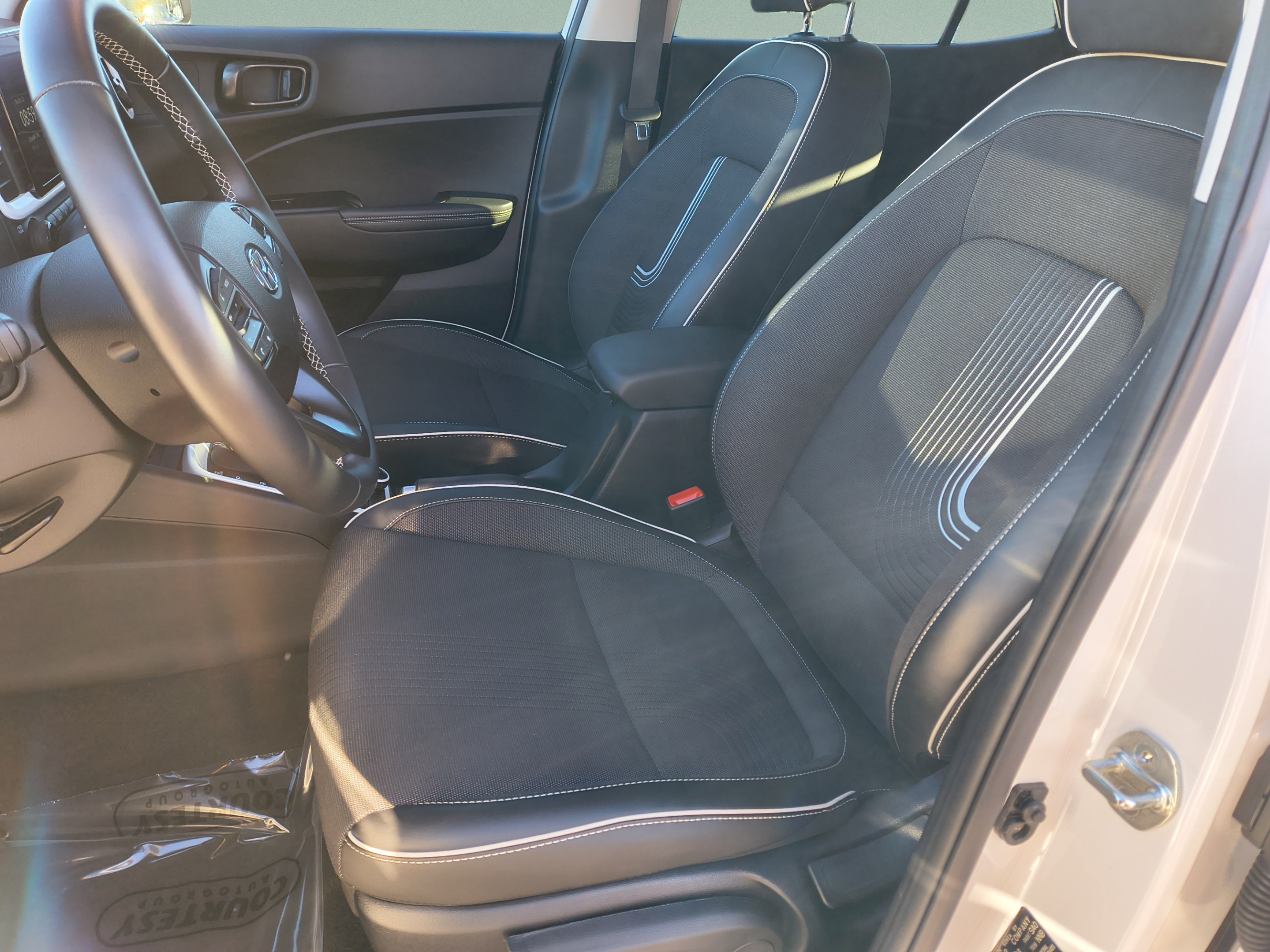 Certified 2023 Hyundai Venue Limited FWD image 16
