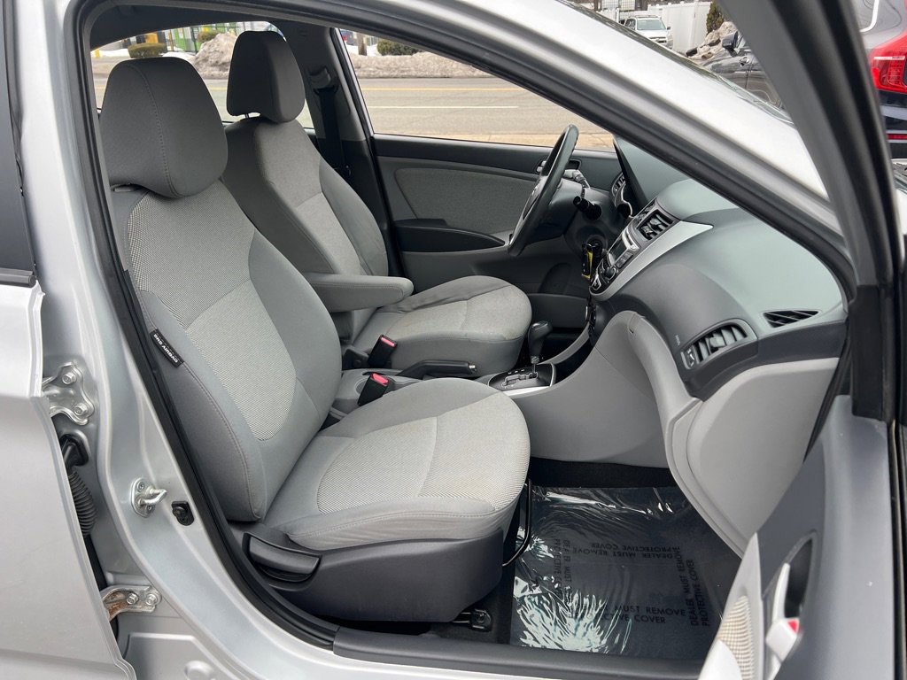 Used 2013 Hyundai Accent GLS image 15