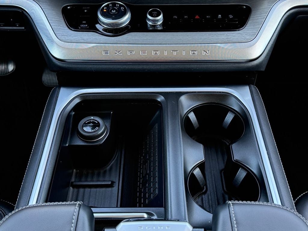 Used 2025 Ford Expedition Platinum image 26