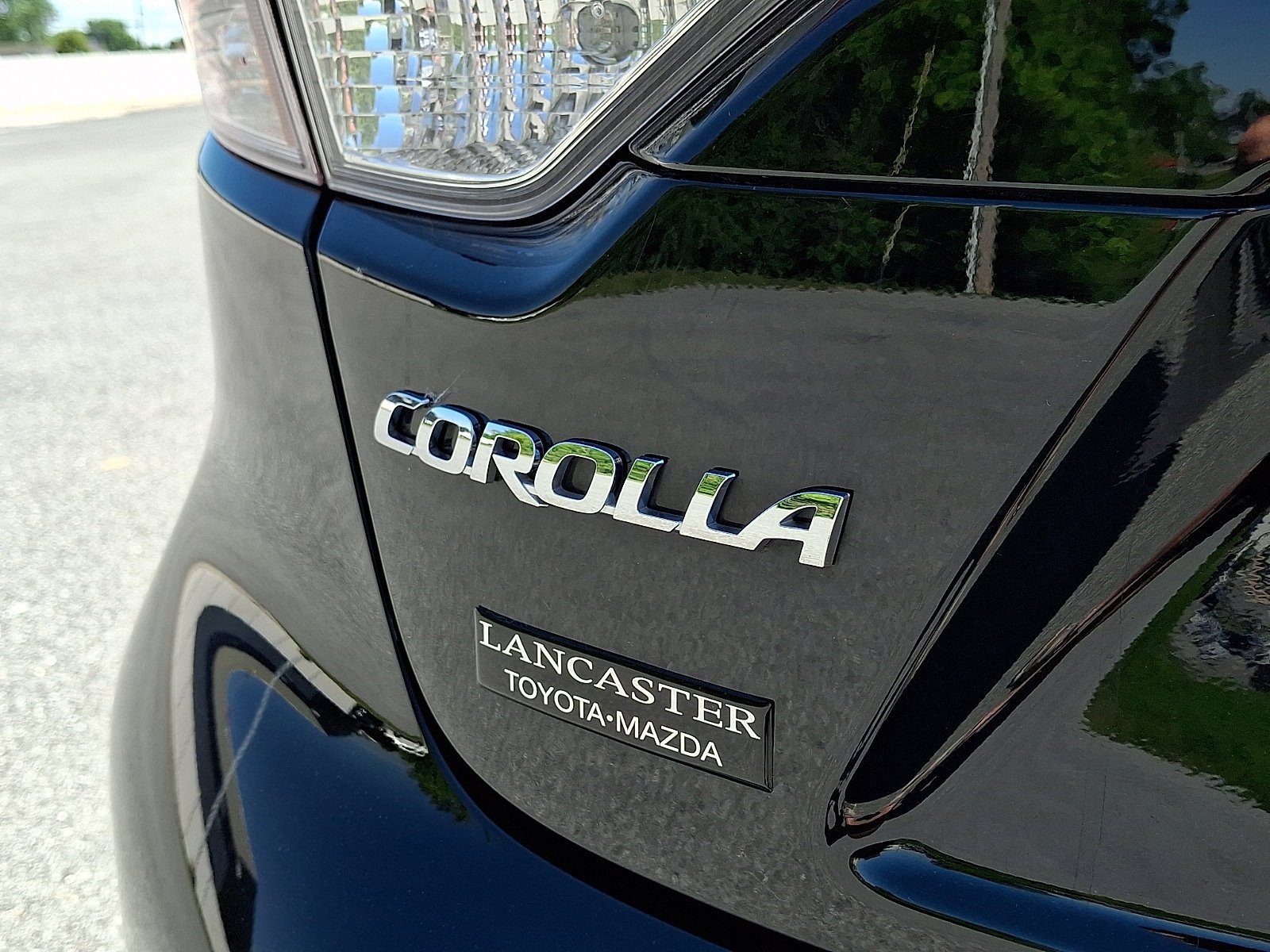 Used 2025 Toyota Corolla LE FWD image 29