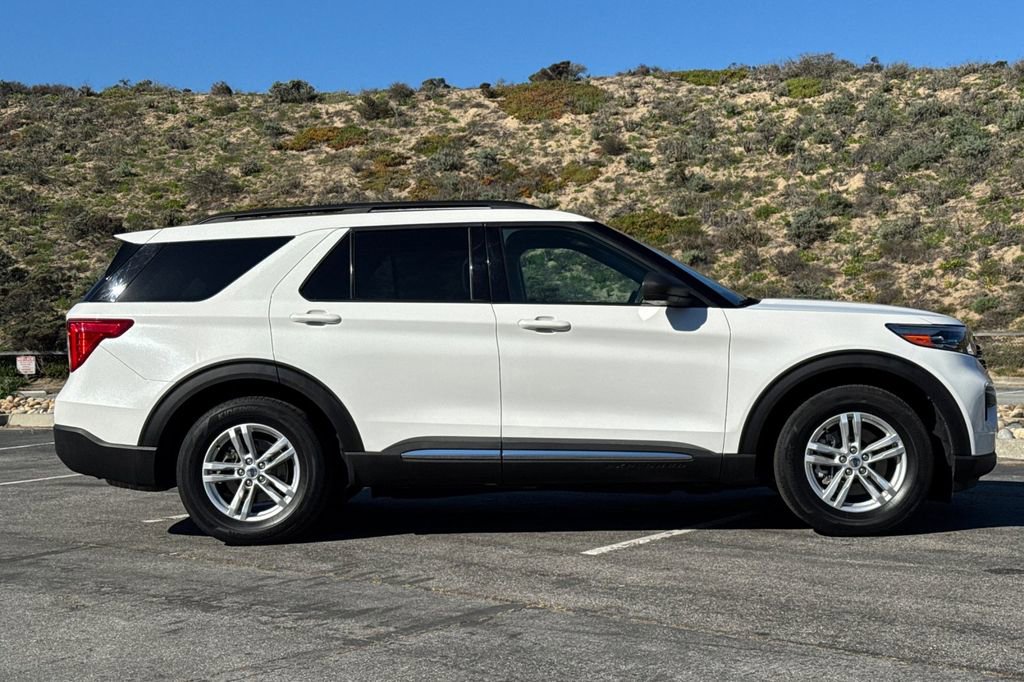 Certified 2022 Ford Explorer XLT image 2