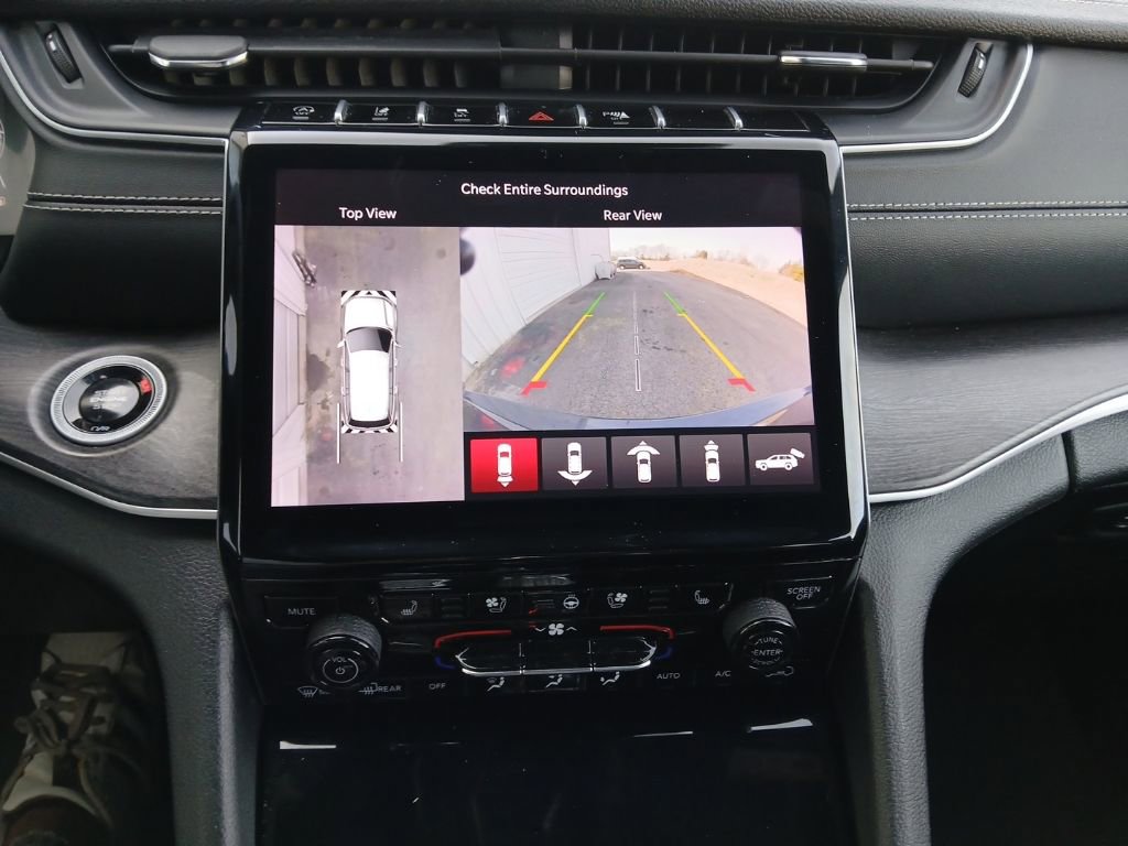 Used 2024 Jeep Grand Cherokee L Limited w/ Luxury Tech Group II image 20