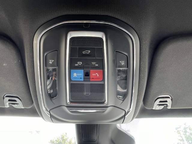 Used 2024 Jeep Wagoneer L Series II w/ Flexible Seating Group AWD/4WD image 34