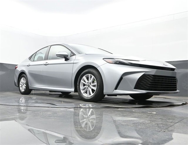 Used 2025 Toyota Camry LE image 25