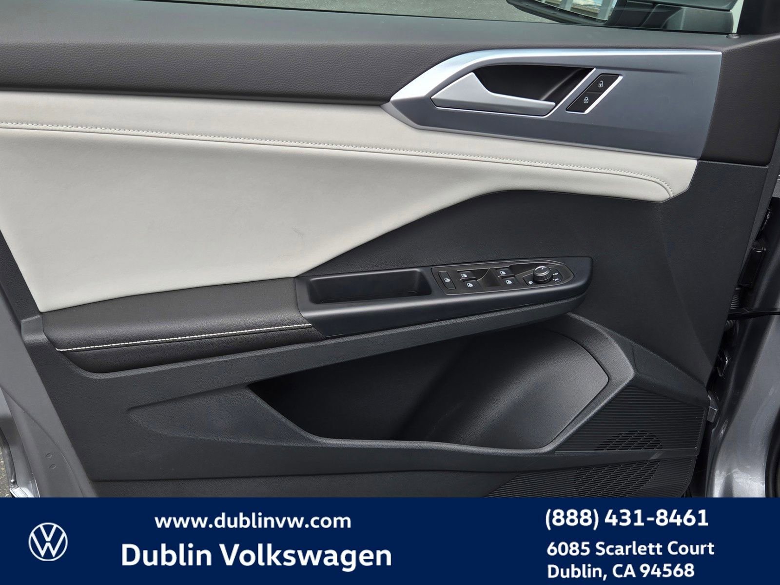 Used 2025 Volkswagen Taos SE image 10