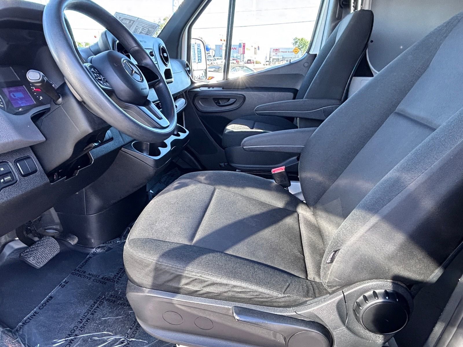 Used 2023 Mercedes-Benz Sprinter 2500 w/ Dashboard Charging Package image 18