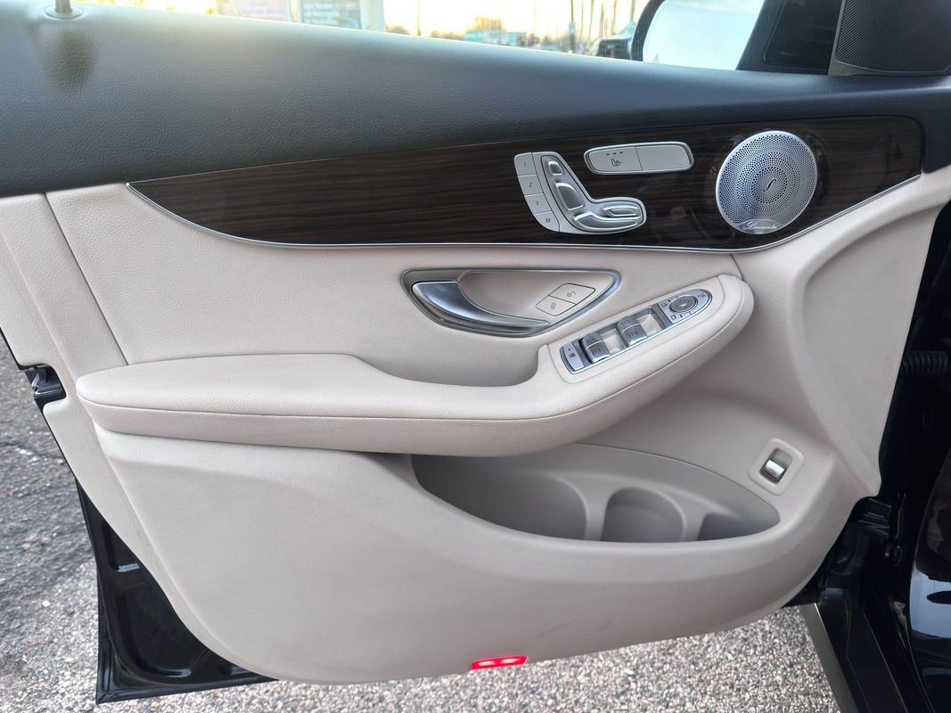 Used 2020 Mercedes-Benz GLC 300 4MATIC w/ Exterior Lighting Package image 9