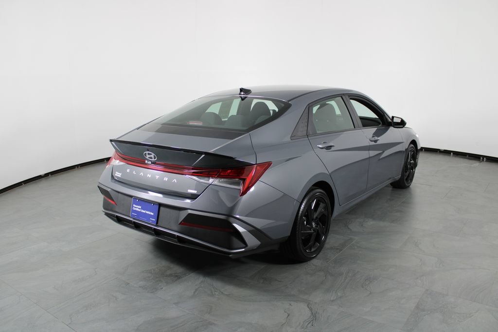Certified 2026 Hyundai Elantra SEL FWD image 4