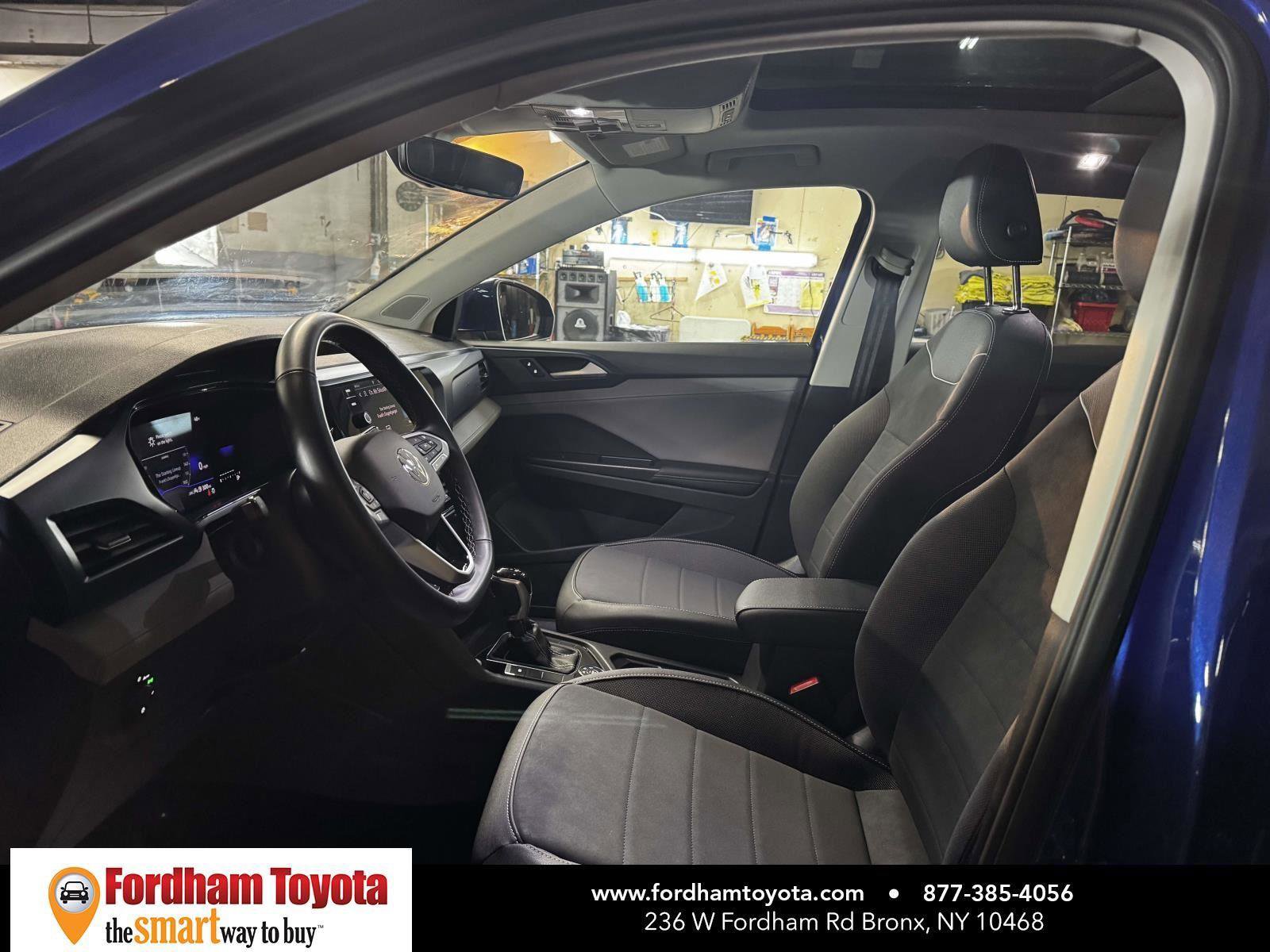 Used 2024 Volkswagen Taos SE image 17