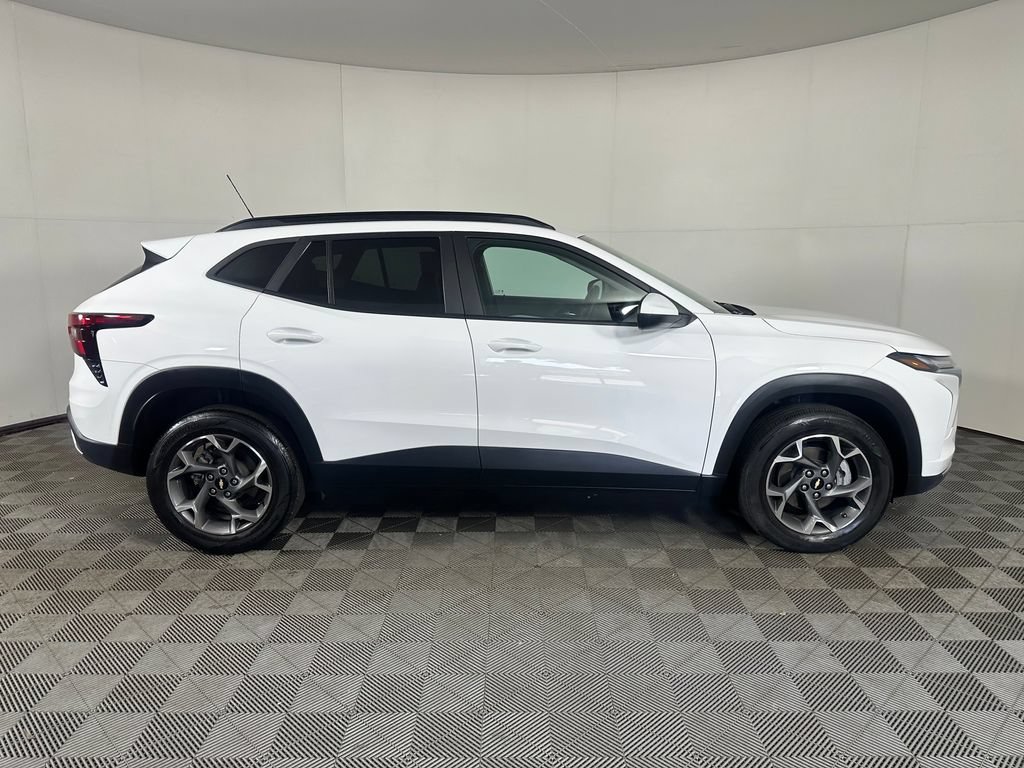 Used 2024 Chevrolet Trax LT FWD image 6